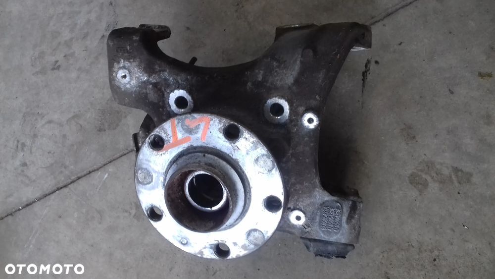 zwrotnica piasta lewa  tył quattro 4F0505433F A6 C6 3.2 FSI AUK