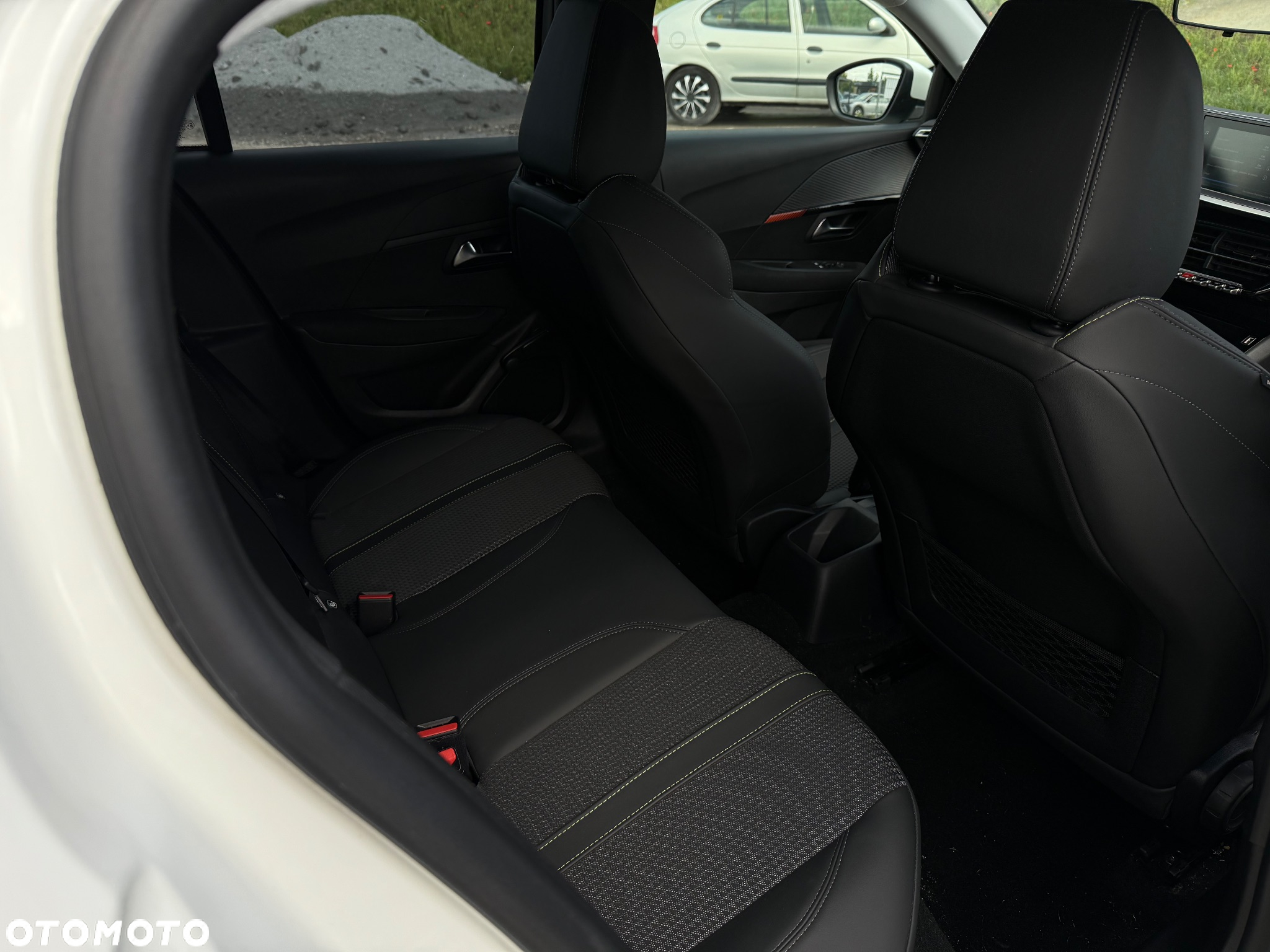 Peugeot 208 1.2 PureTech Active S&S EAT8 - 11
