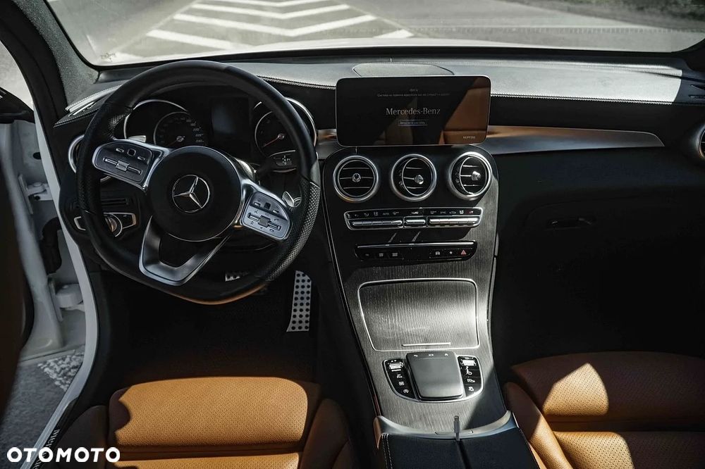 Mercedes-Benz GLC 300 4Matic 9G-TRONIC AMG Line - 15