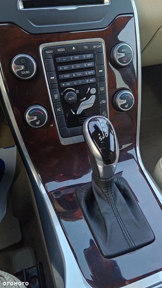 Volvo XC 70 3.2 AWD Kinetic - 6