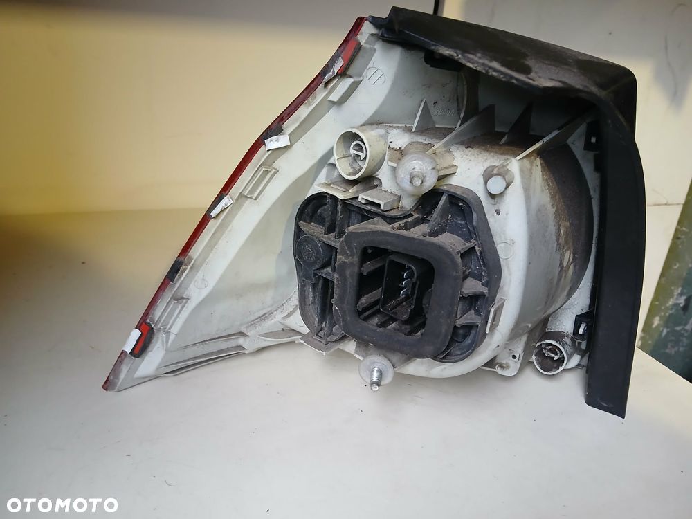 Volkswagen Golf V  Lampa tylna  prawa. - 2
