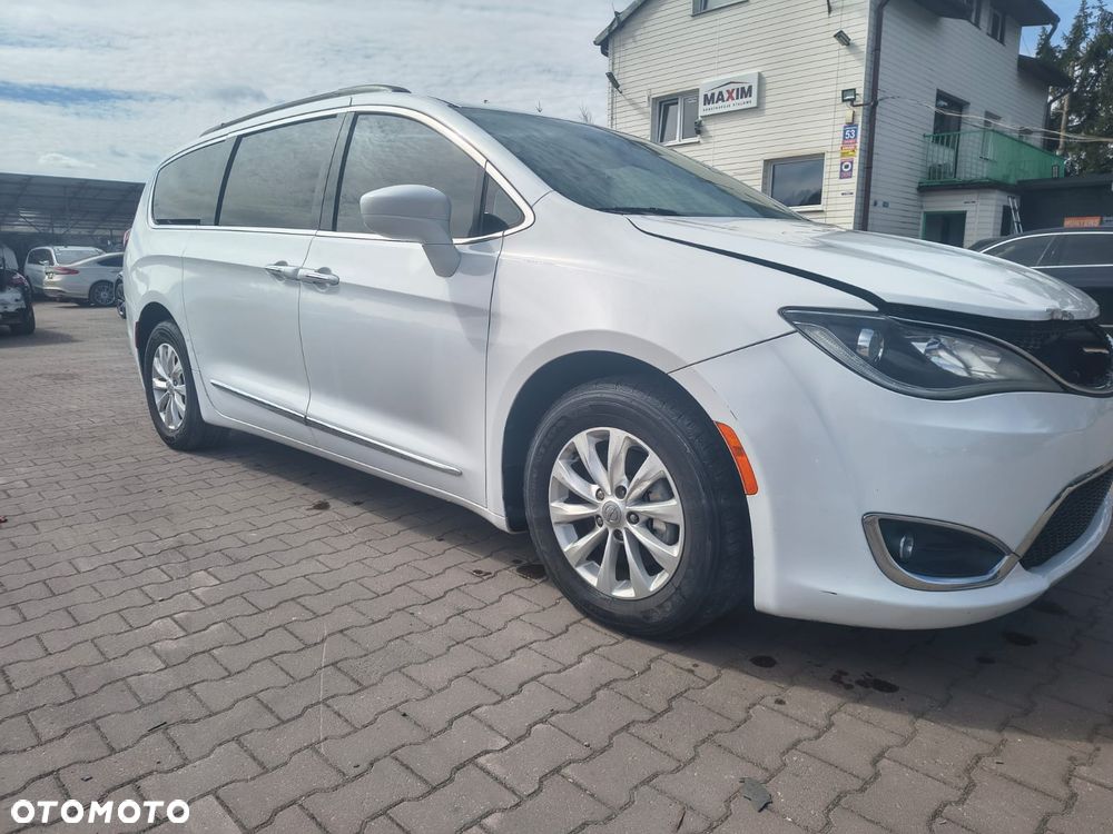 Chrysler Pacifica - 6