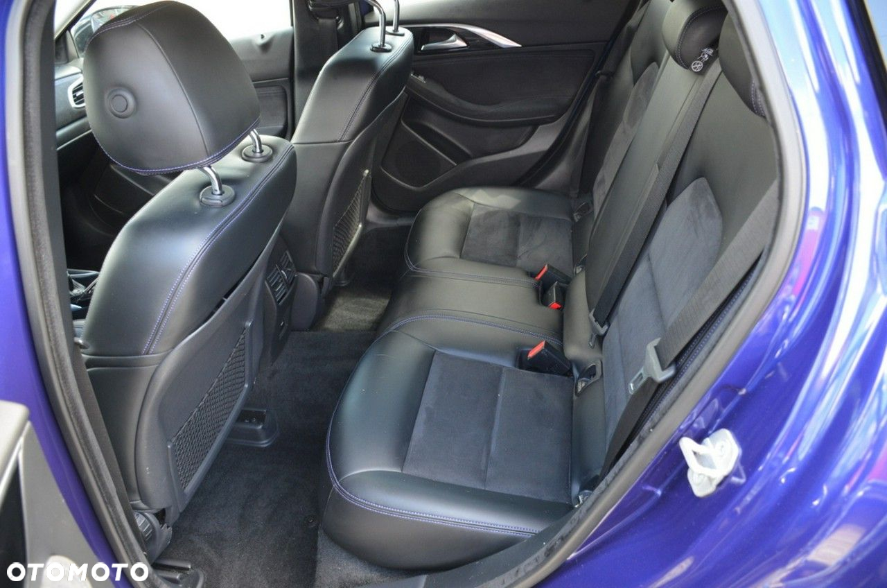 Infiniti Q30 - 11