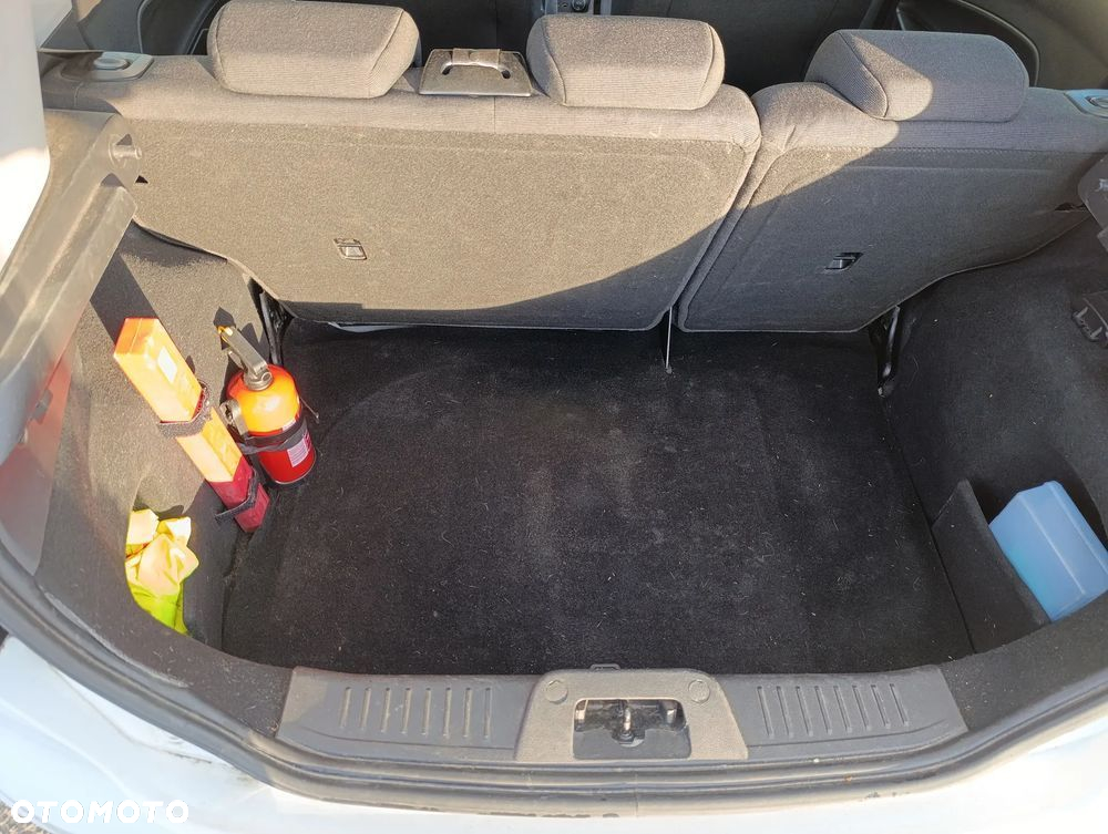 Ford Fiesta 1.5 TDCi Ambiente - 21