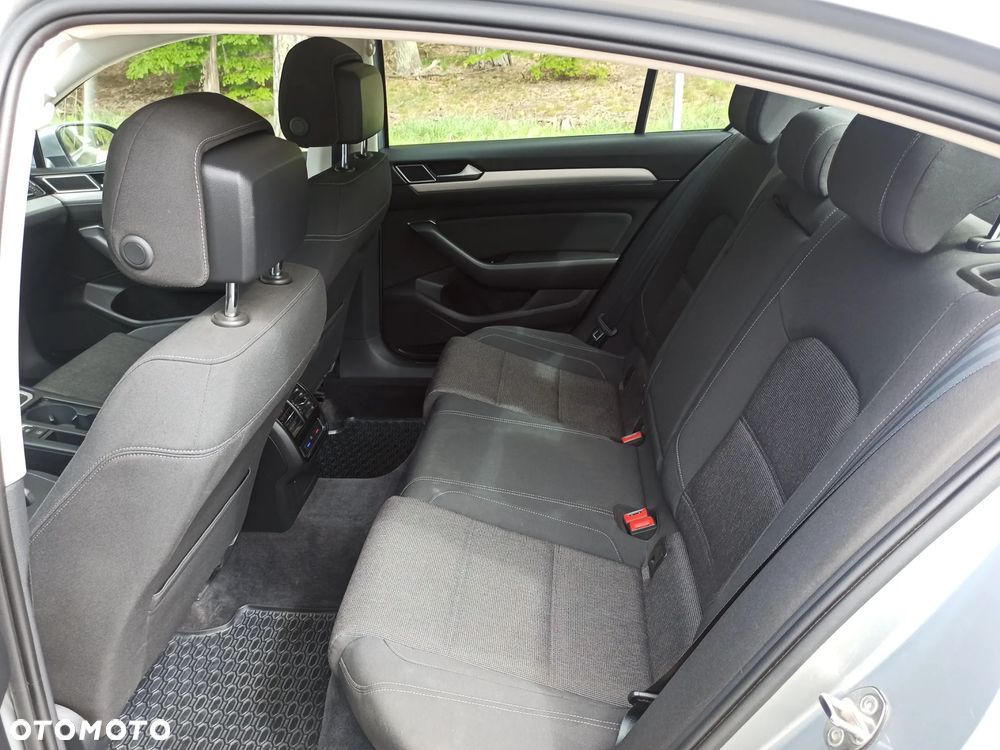 Volkswagen Passat 2.0 TDI SCR Comfortline - 15