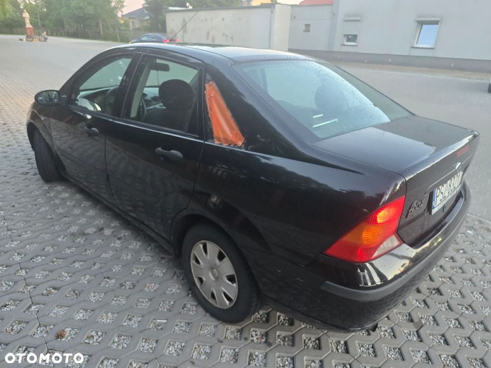 Ford Focus Ghia - 2