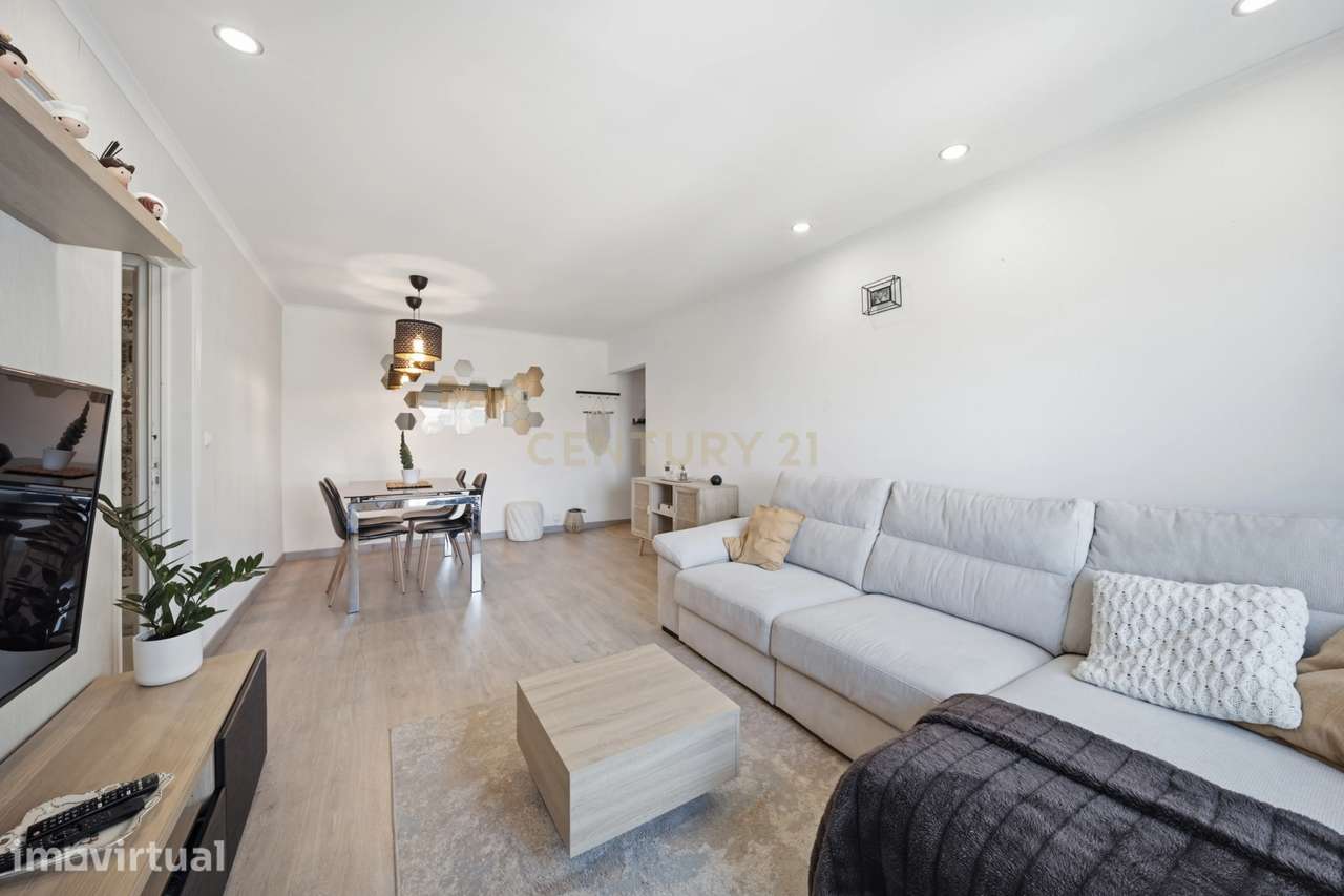 T3 em Santo António dos Cavaleiros, totalmente remodelado | Excelente - Grande imagem: 4/19