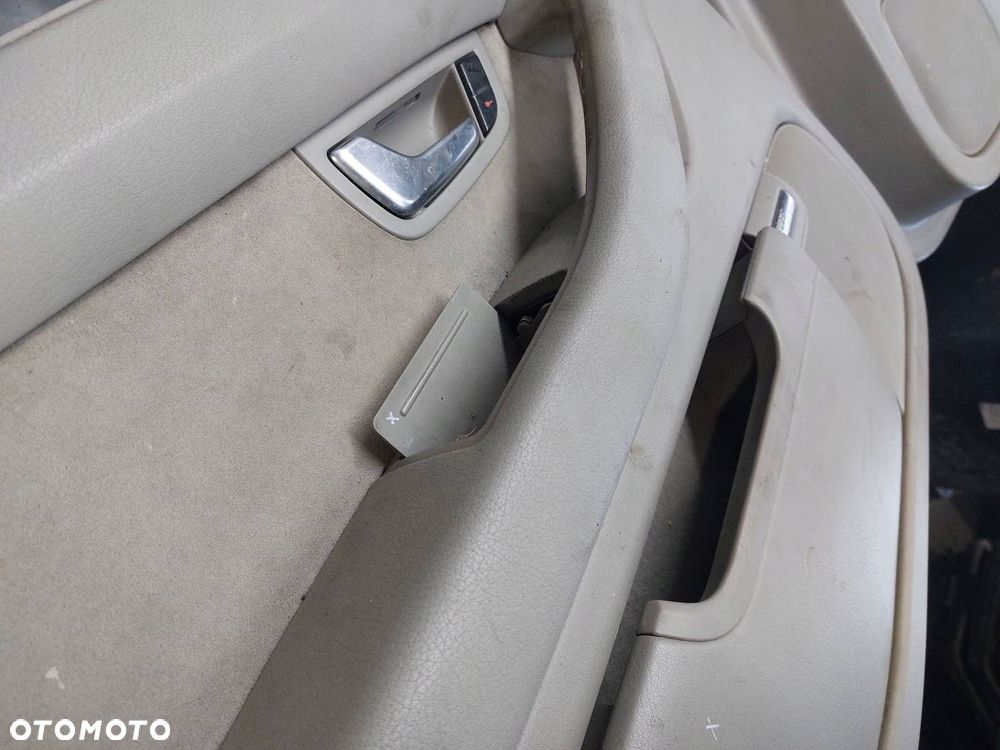 BOCZEK BOCZKI DRZWI KOMPLET AUDI A8 D3 - 7