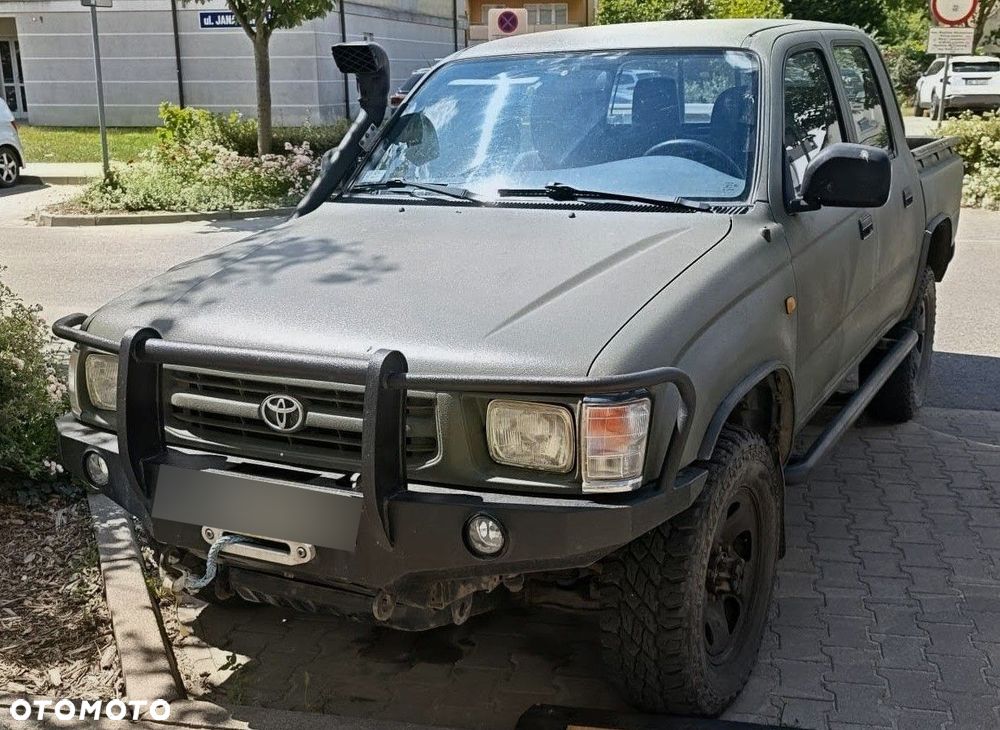 Toyota Hilux 4WD DLX - 3