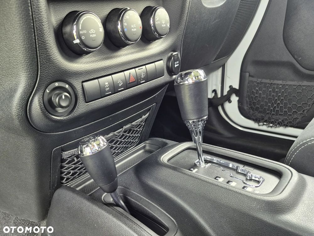 Jeep Wrangler - 5