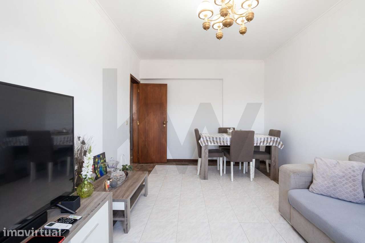 Apartamento T2 no Casal do Marco | Excelente Luminosidade | Acessos Rá - Grande imagem: 2/36