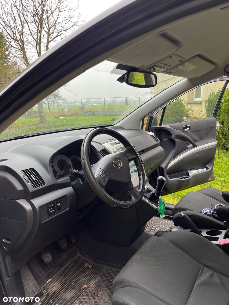 Toyota Corolla Verso - 8