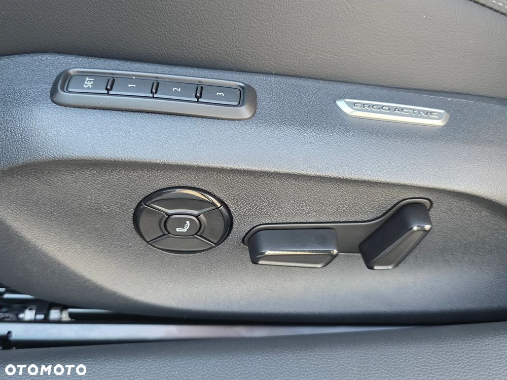 Volkswagen Passat Variant 2.0 TSI R-Line Plus DSG - 28