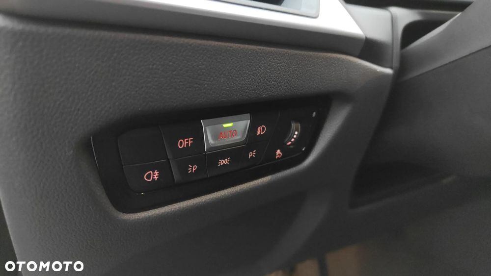 BMW Seria 3 318i Advantage - 23