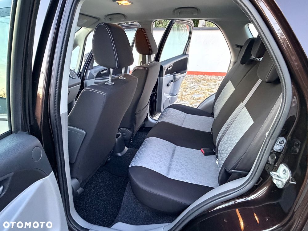 Suzuki SX4 1.6 VVT 4x4 Comfort - 11
