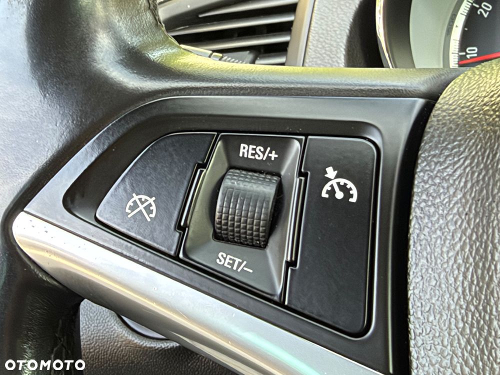 Opel Insignia - 21