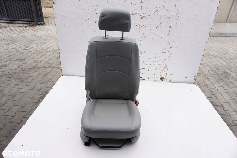 FOTEL SIEDZENIE PRAWY PRZÓD Z PODUSZKĄ VOLKSWAGEN TRANSPORTER T5 - 1