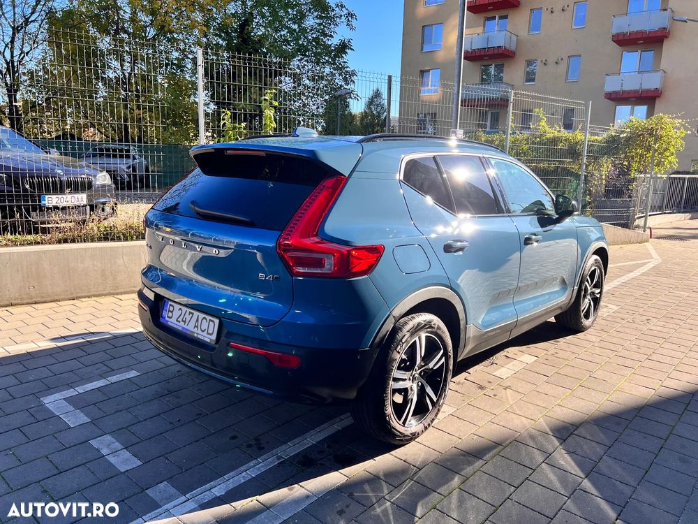 Volvo XC 40 B4 AT FWD MHEV Plus Dark - 6
