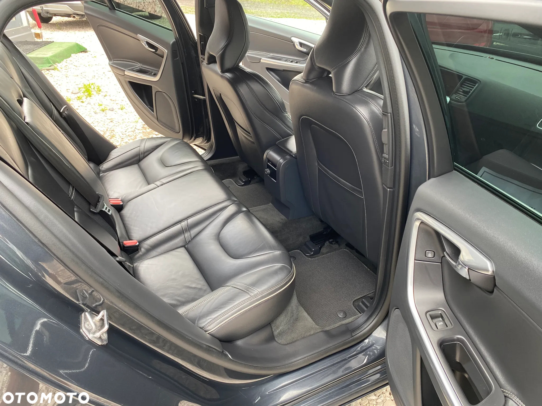 Volvo V60 D3 Drive-E R-Design Momentum - 14