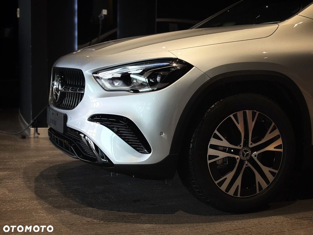 Mercedes-Benz GLA - 8
