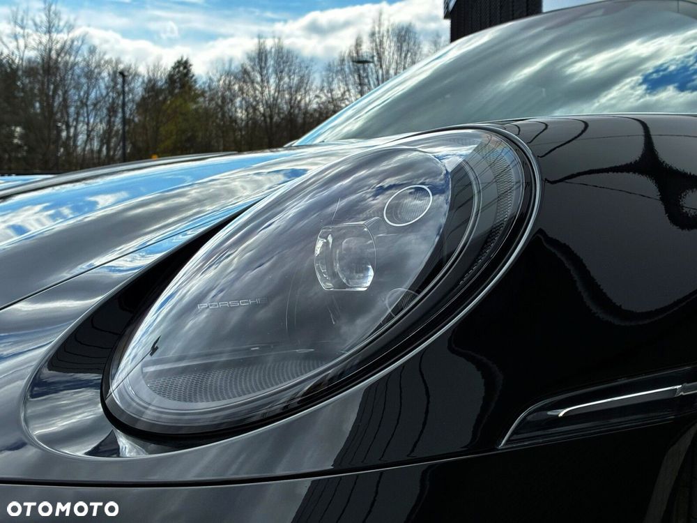 Porsche 911 Carrera 4 GTS - 35