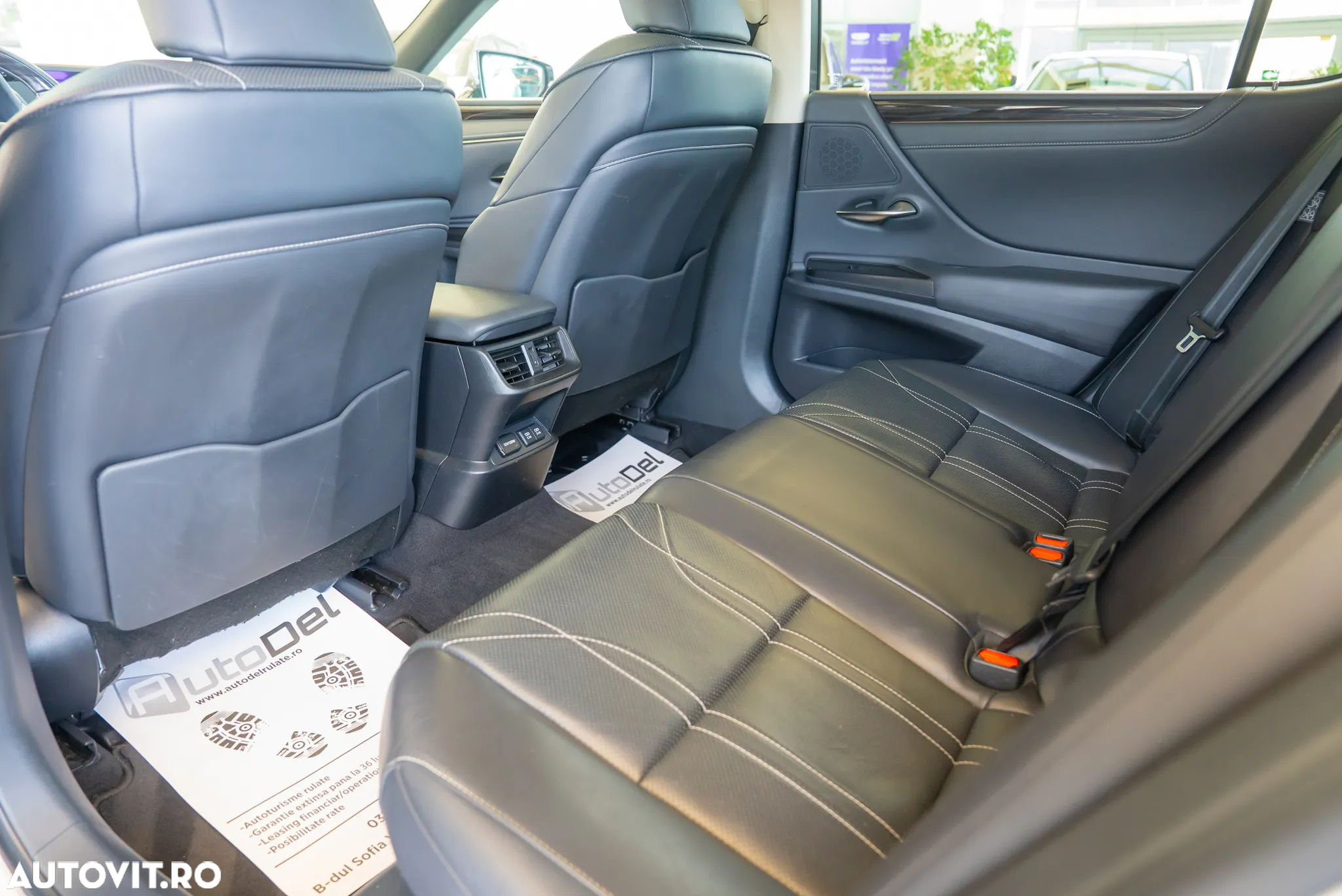 Lexus Seria ES 300h 2.5 TNGA HV 25H- 4X2 CVT Executive - 22