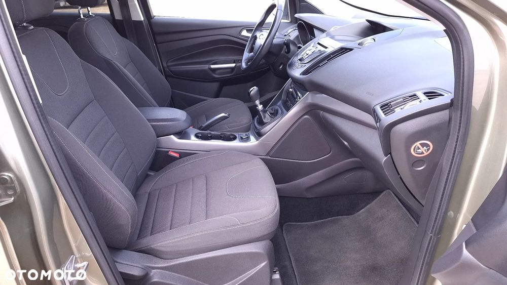 Ford Kuga 2.0 TDCi 2x4 Titanium - 25