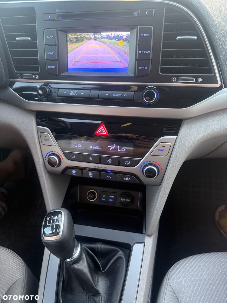 Hyundai Elantra 1.6 Comfort - 13