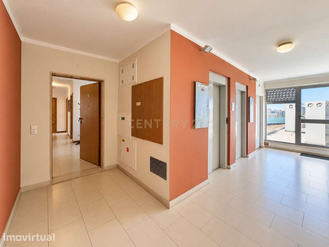 Apartamento T3 com amplas varandas e vista sobre o rio Arade e Ferragu - Grande imagem: 2/34