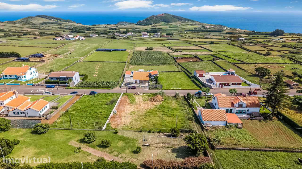 Terreno Urbanizável com Vista Mar na Vila de São Sebastião - Grande imagem: 3/8