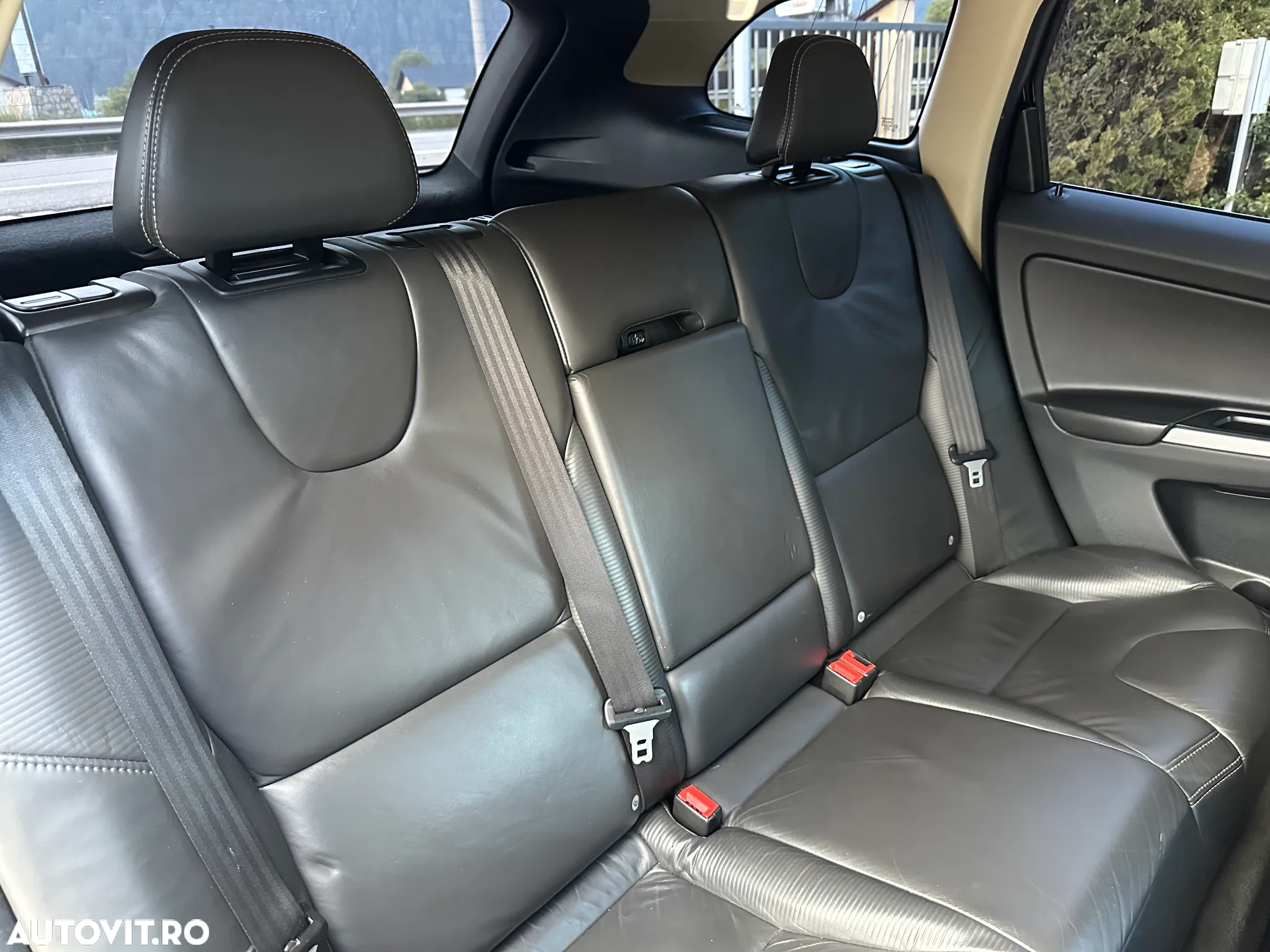 Volvo XC 60 D5 AWD Aut. RDesign - 28