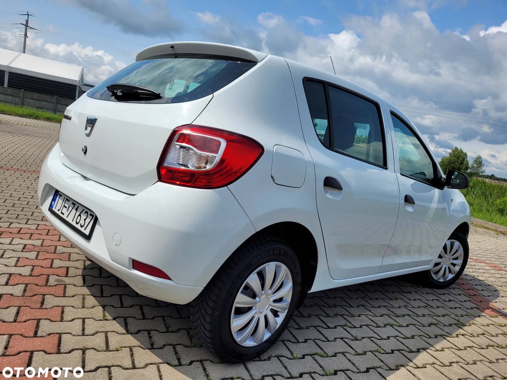 Dacia Sandero 1.2 16V 75 Laureate - 8