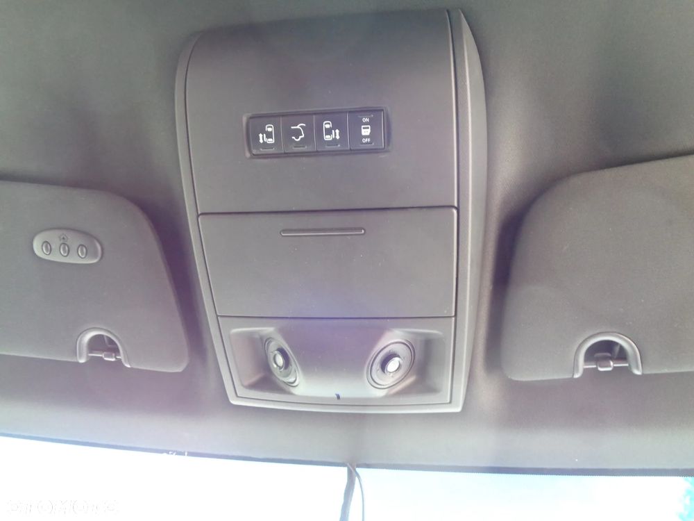 Chrysler Town & Country 3.6 Limited - 15