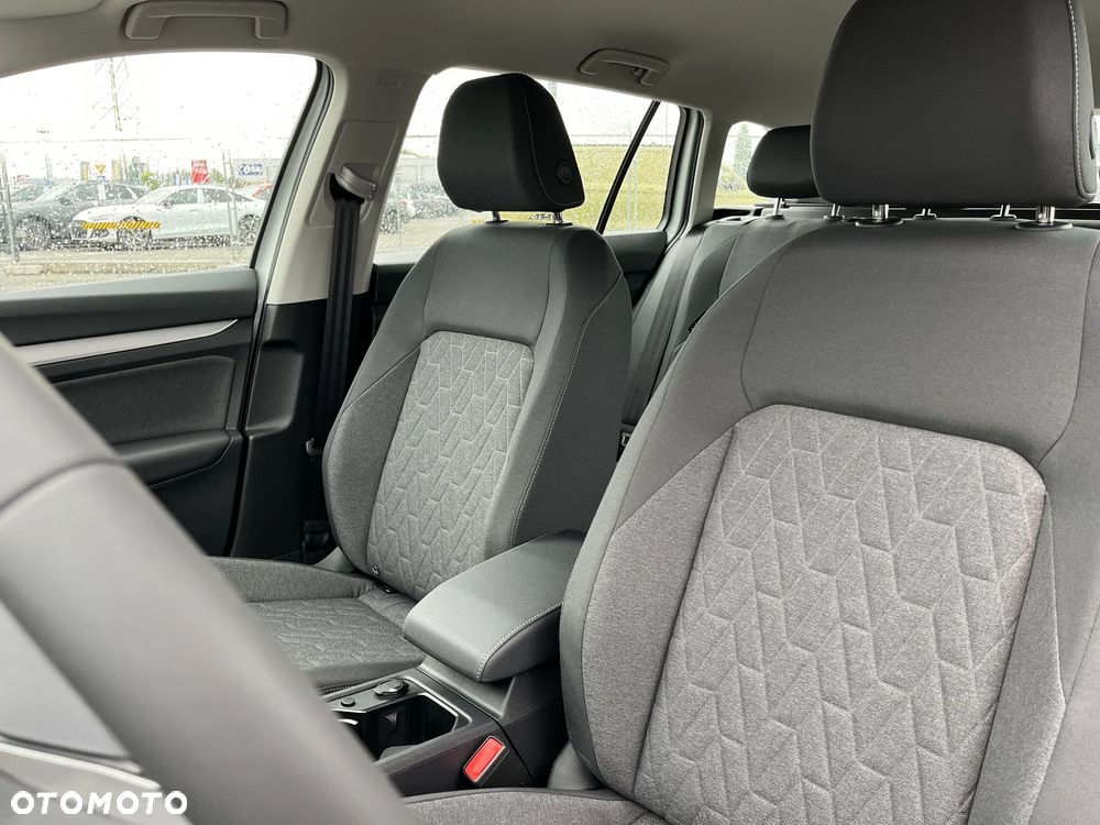 Volkswagen Golf - 11
