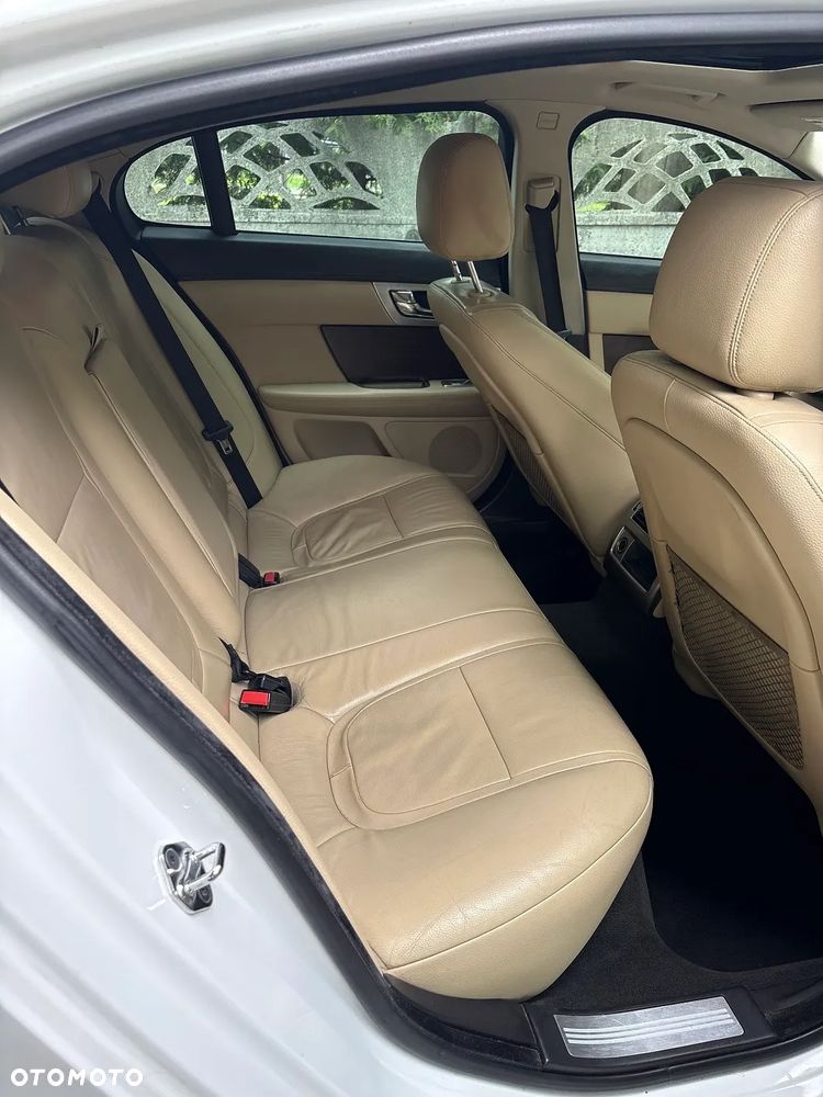 Jaguar XF - 17