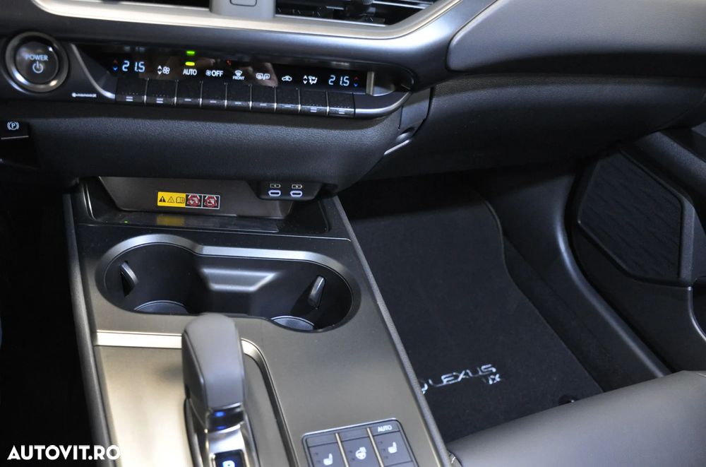Lexus UX 300h Executive Line - 17