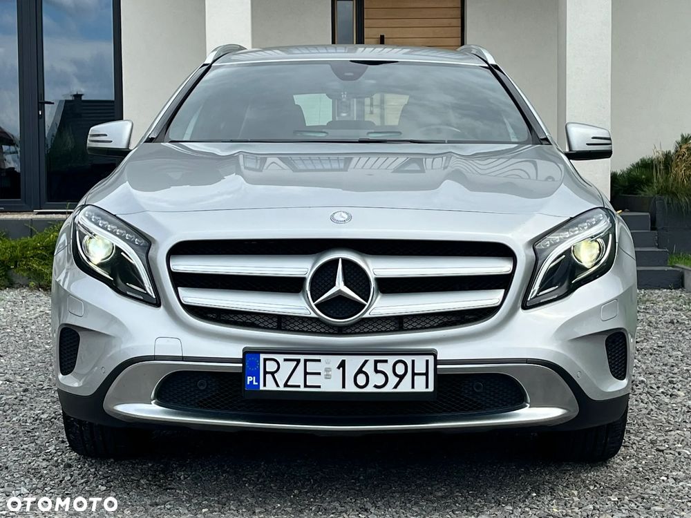 Mercedes-Benz GLA 180 - 4