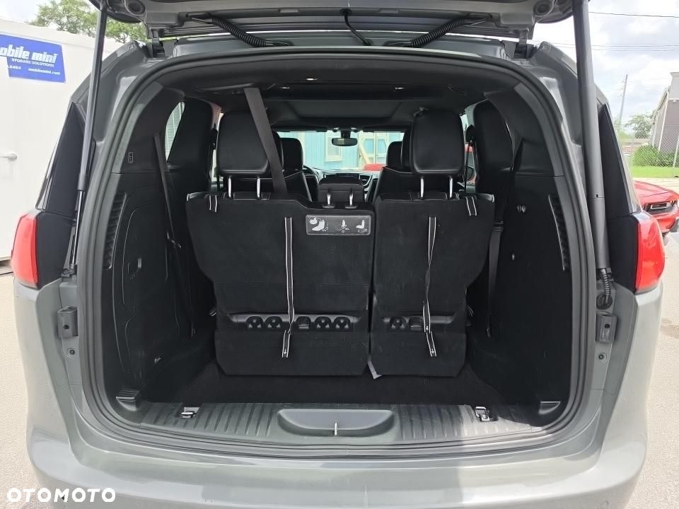 Chrysler Pacifica - 12