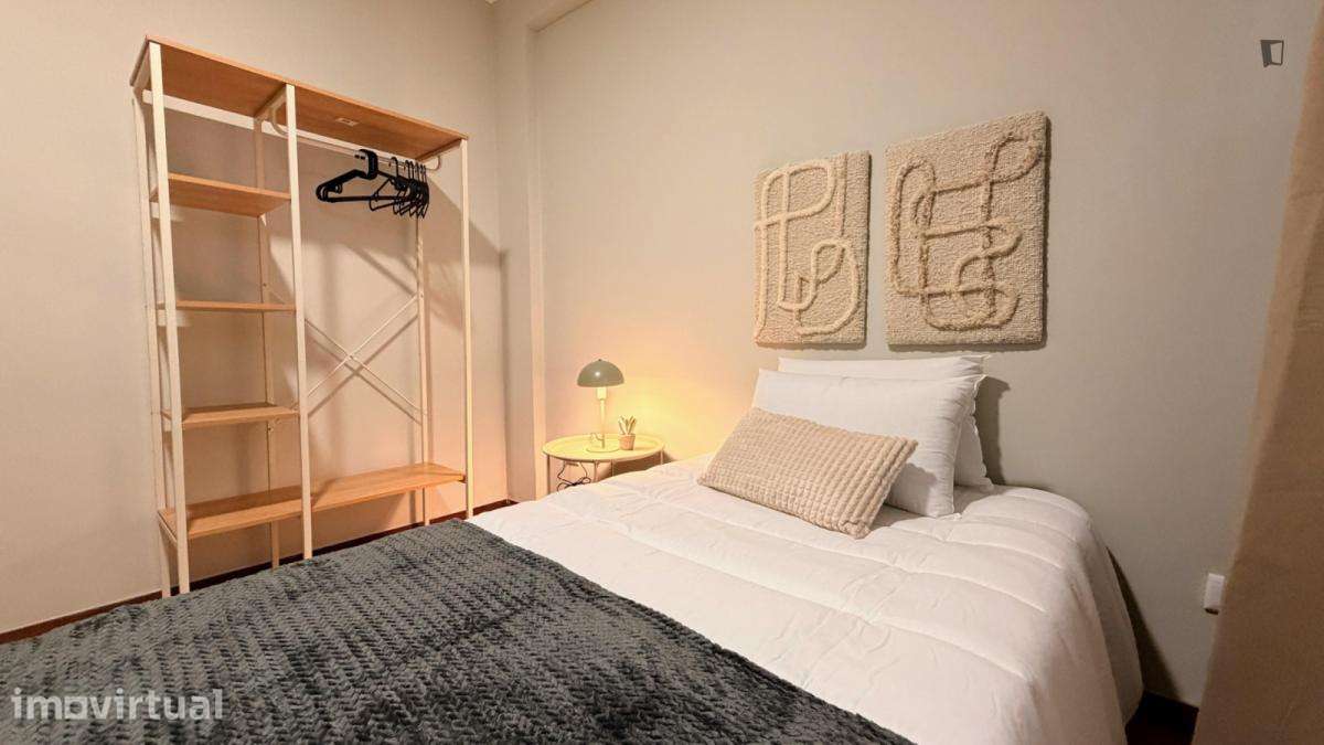 Quarto - localizado em Olivais Coimbra - Grande imagem: 3/12