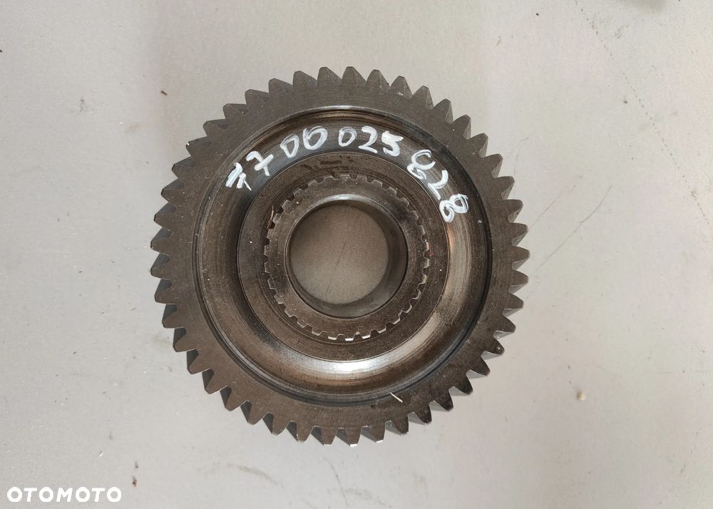 KOŁO ZĘBATE PRZYSTAWKI PRZEDNIEGO NAPĘDU ORGINAL RENAULT Z45 7700025828