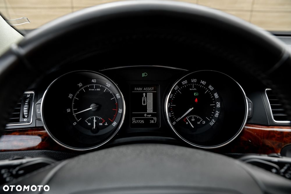 Skoda Superb Combi 3.6 V6 4x4 DSG Elegance - 35