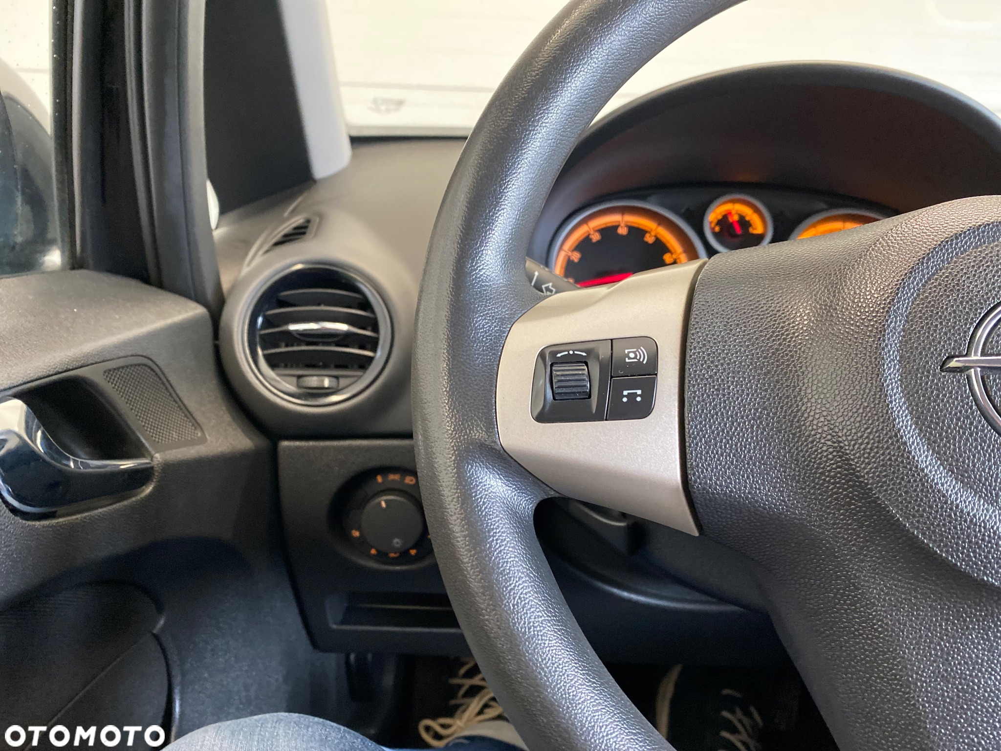 Opel Corsa 1.2 16V Essentia - 19