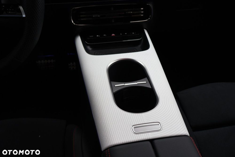Mercedes-Benz GLB - 18