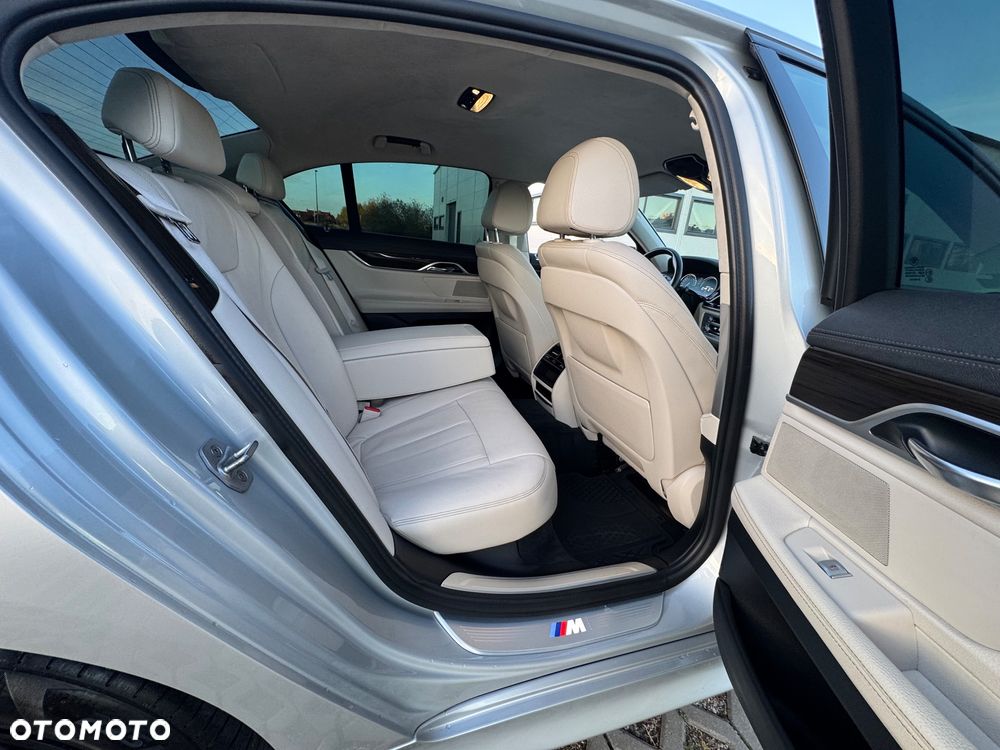 BMW Seria 7 730d xDrive - 28