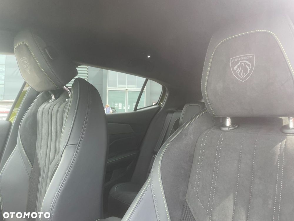 Peugeot 408 - 14