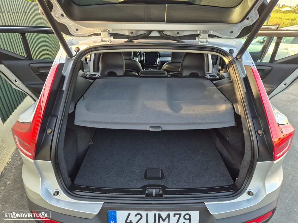 Volvo XC 40 2.0 D4 Momentum Plus AWD - 8