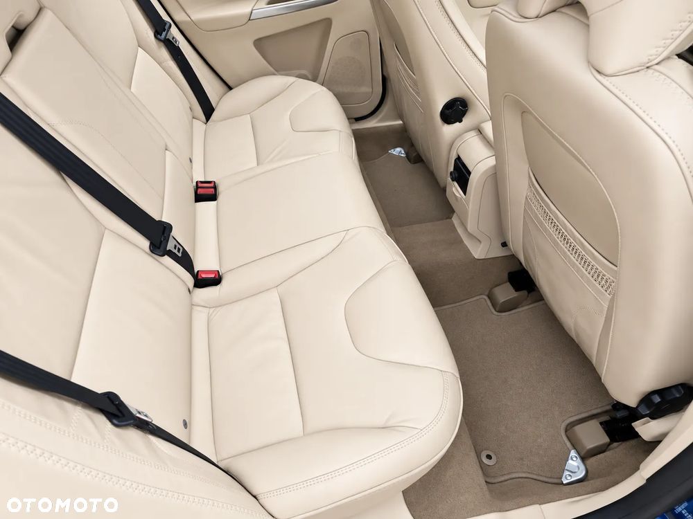 Volvo XC 60 D4 RDesign - 16