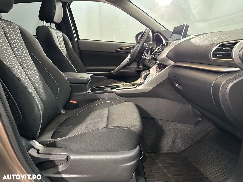 Mitsubishi Eclipse-Cross - 12
