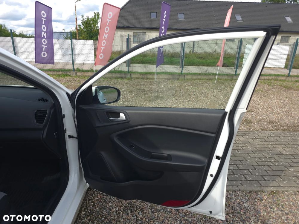 Hyundai i20 1.1 CRDi Comfort - 14