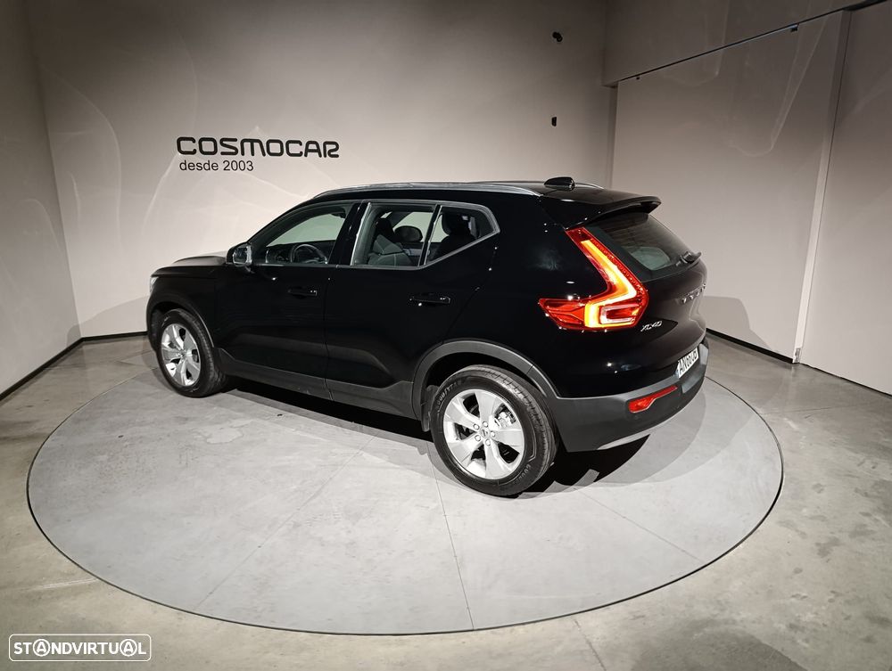 Volvo XC 40 1.5 T2 Momentum Geartronic - 4